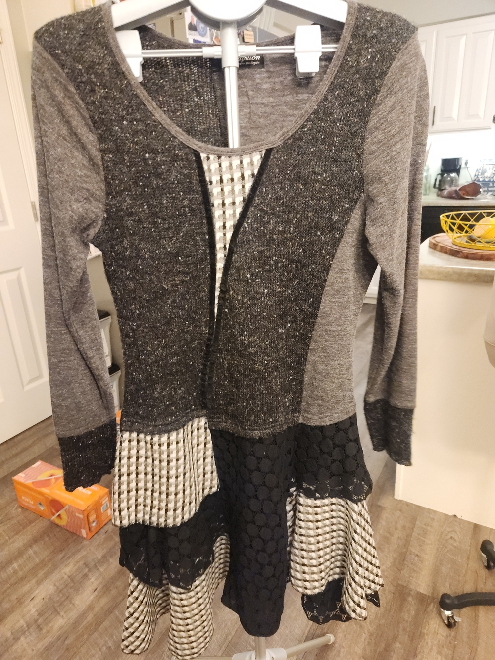 Papillon Blanc Gray & Black Mixed-Texture Tiered Long Sleeve Dress